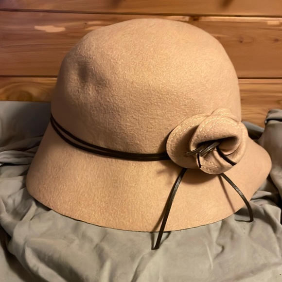 Vintage (20 years old) women’s wool banana republic hat. Made in Italy. S/M - Picture 1 of 7